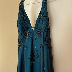 beautiful size 14 Niki Lavis formal dress